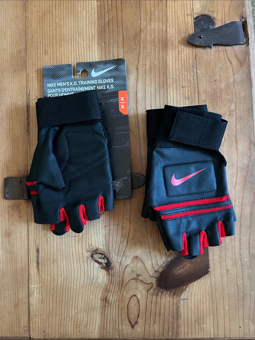 Nike Men’s Black Gloves with Red Accents - Fingerless Training Gloves